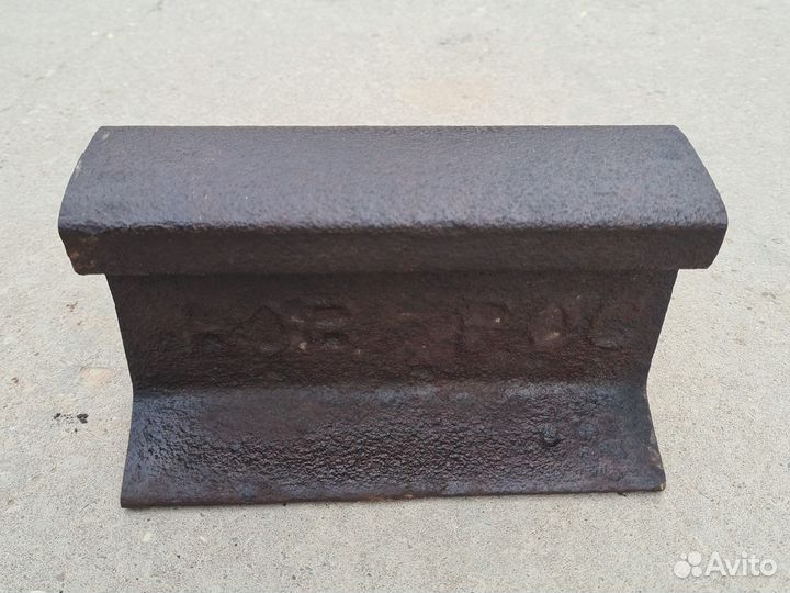 Кусок рельса наковальня