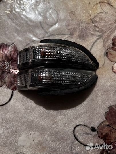 Повторитель поворота в зеркало camry corolla