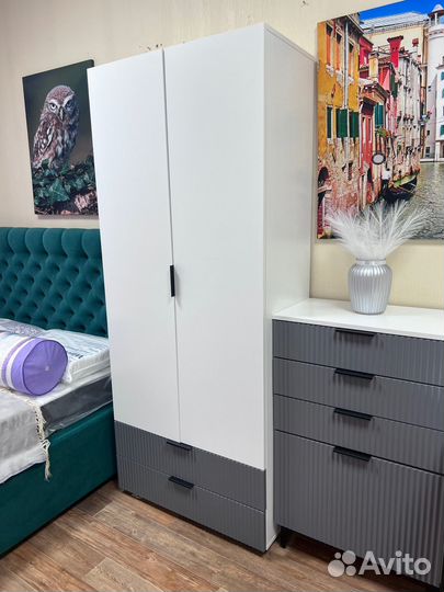 Шкаф распашной