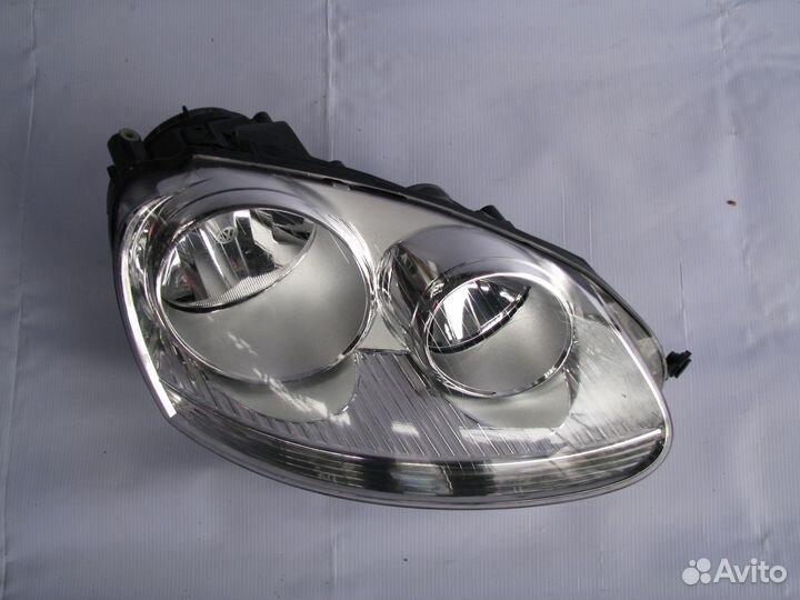 Volkswagen Jetta 5 Фара передняя правая