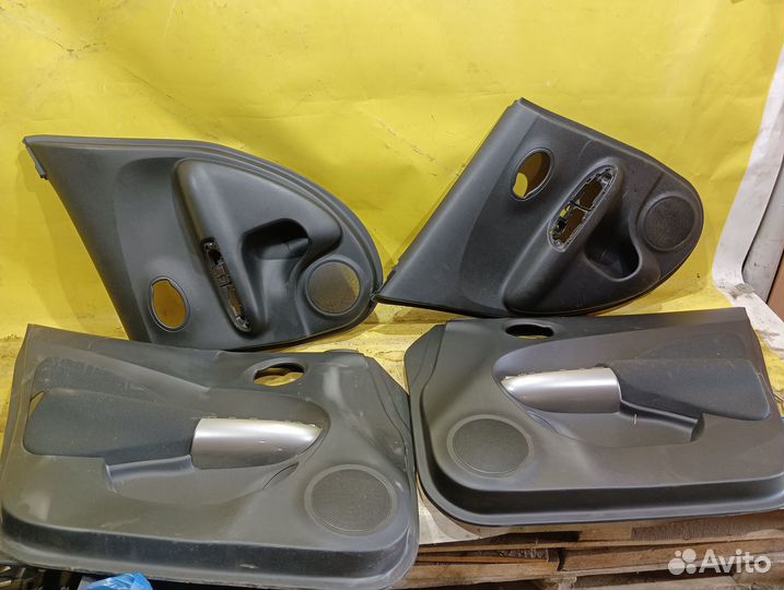 Обшивка двери Nissan Juke Ниссан жук