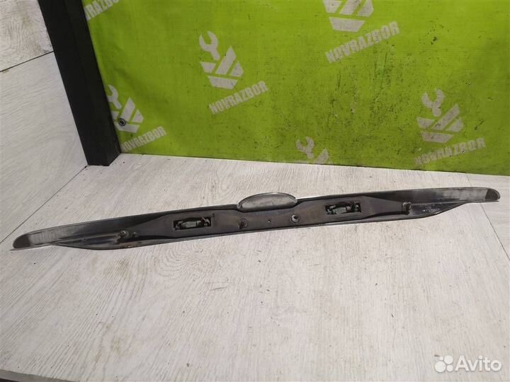 Накладка крышки багажника Форд Фокус 1