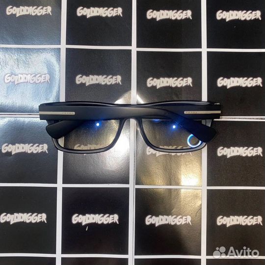 Солнцезащитные очки prada