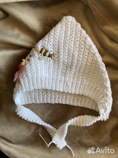 Шапка ручной работы с вышивкой