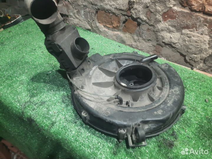 Корпус воздушного фильтра Audi A80 B3