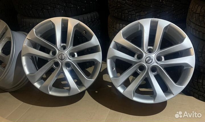 Литые диски r17 5x114,3 ET47 DIA66,1 Nissan