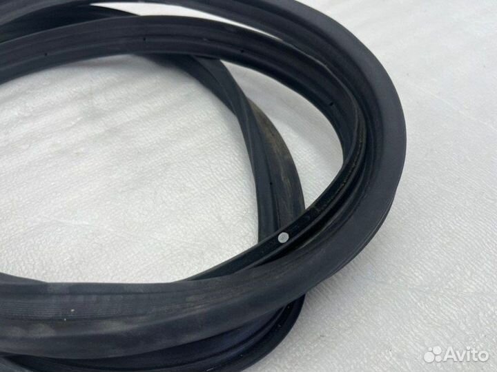 Уплотнитель багажника Toyota Camry V70/V75