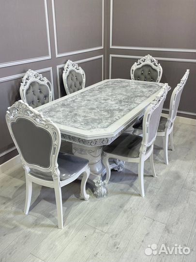 Кухонный стол и стулья