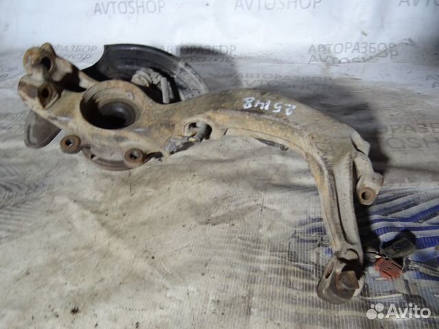 Кулак передний правый Volkswagen Passat B5 2004