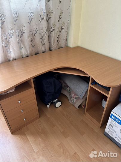 Шкаф, письменный стол