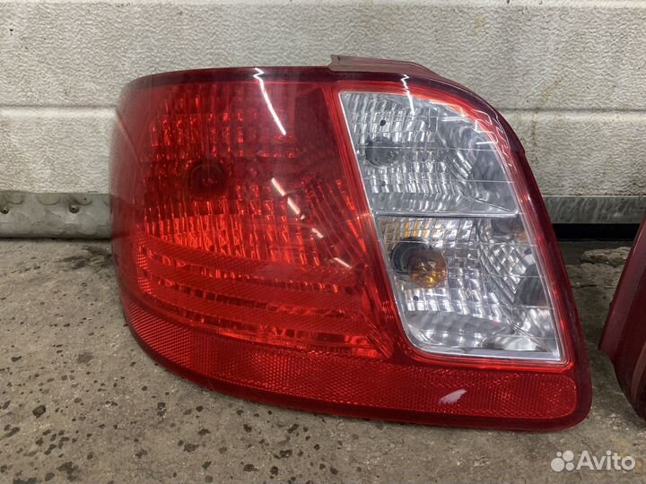 Kia Rio 2 - Фонарь задний левыц седан