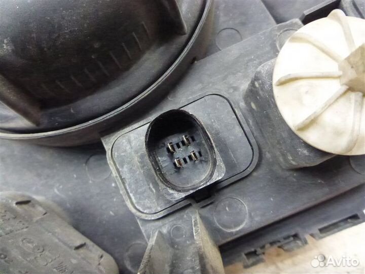 Фара передняя правая Volkswagen Caravelle 7DC AHY