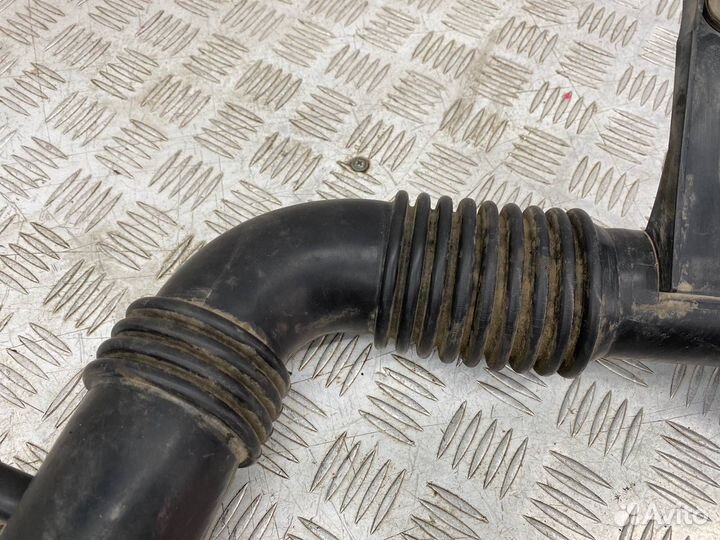 Б/У трубка воздухозаборника (патрубок, шланг)