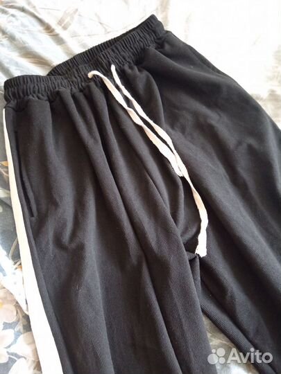 Штаны с лампасами широкие