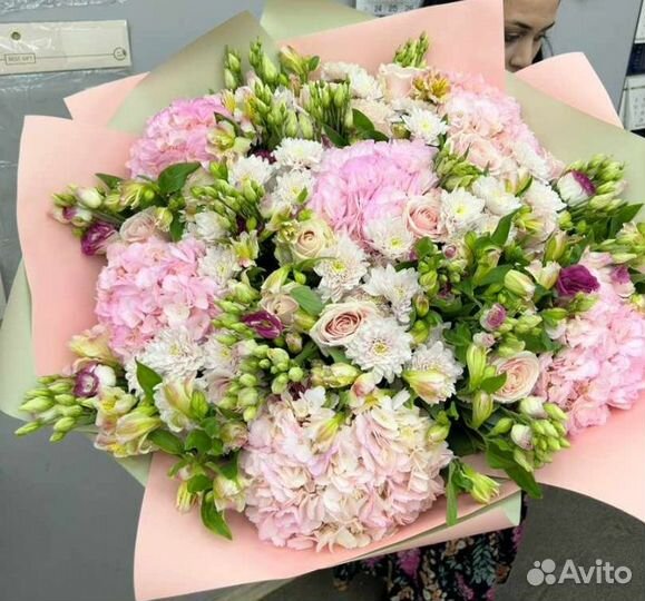 Букет с гортензиями