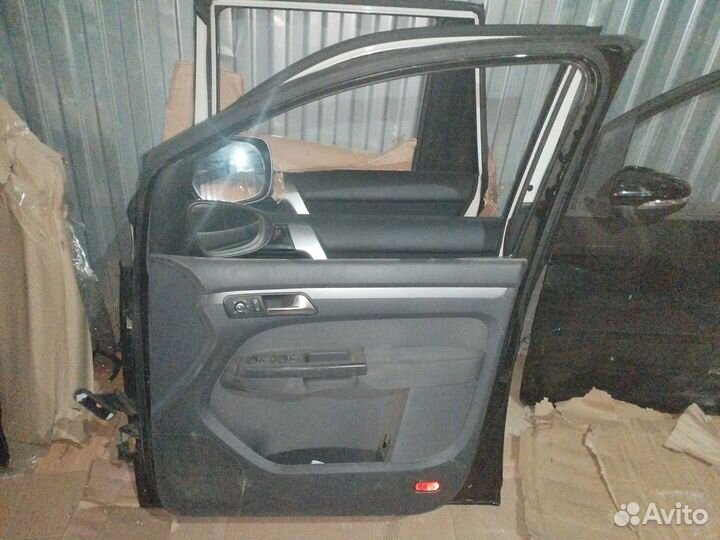 Дверь передняя правая VW Touran