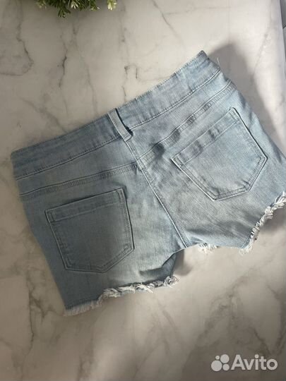 Джинсовые шорты, футболка для девочки 122-128