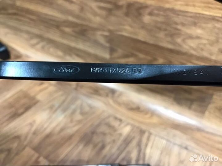 Поводок дворника левый Ford Focus CB8 pnda 2014