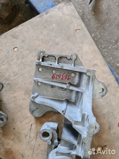 Кронштейн кузова левый Nissan X-Trail T31 2008