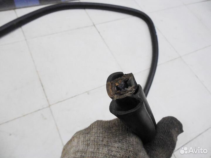 Уплотнитель (внутри) 1-серия E87/E81 2004