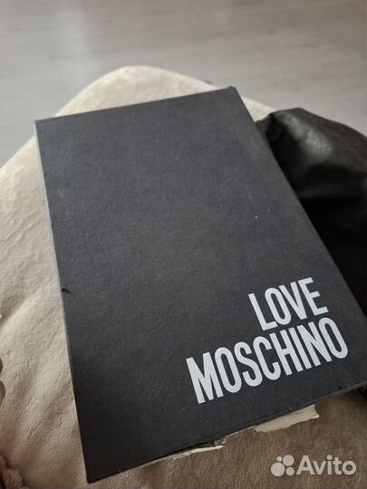 Продам босоножки love Moschino