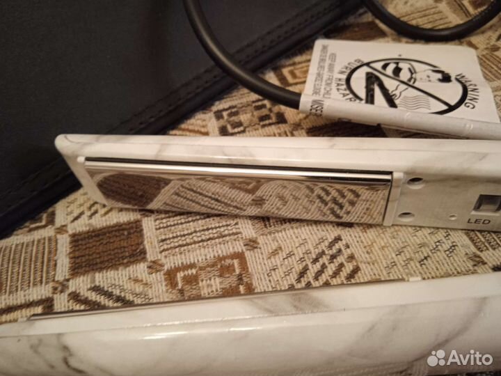 Утюжок для выпрямления волос и создания локонов