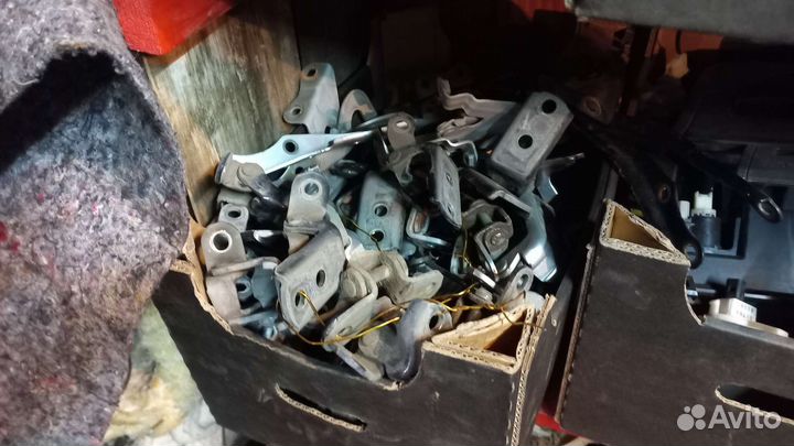 Петли двери на Тойота королла 150 кузов