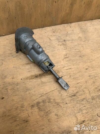 Вставка замка двери VW passat B6, B7