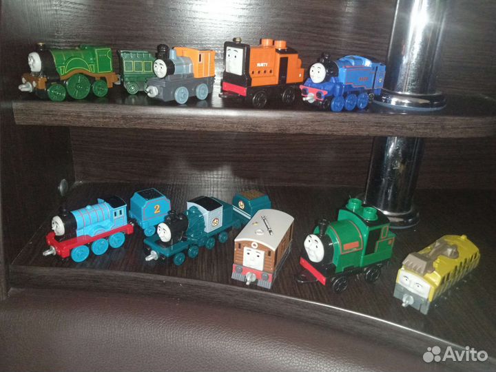 Игрушки паровозики Томас