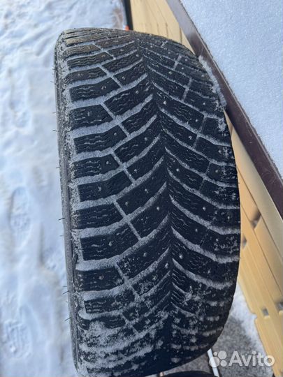 Michelin X-Ice North 4 215/55 R17