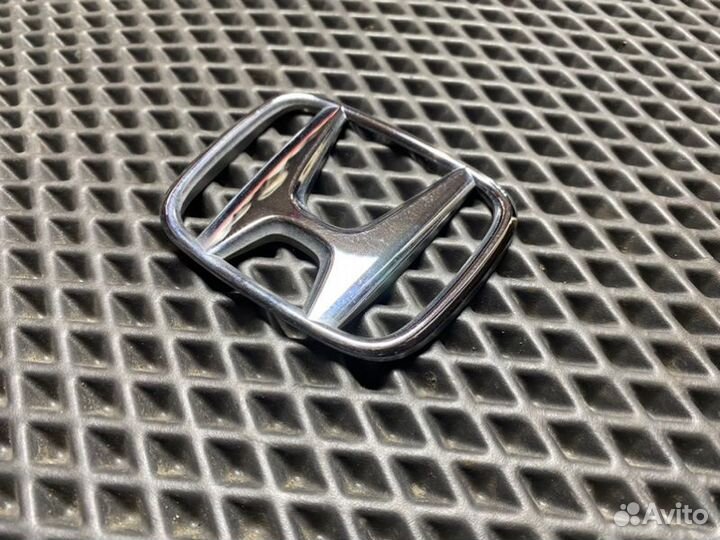 Эмблема (значок) крышки багажника Honda Accord 8