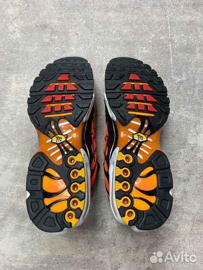 Nike Air Max Plus Black/Pimento-Bright Ceramic