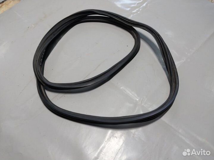 Уплотнительная резинка двери багажника задняя