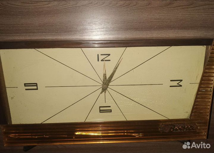 Часы настольные Весна