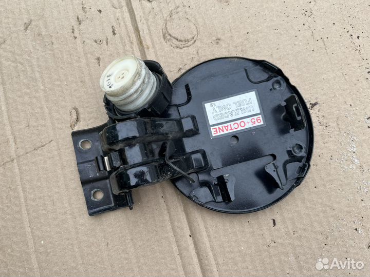 Лючок бензобака Мицубиси Лансер 10