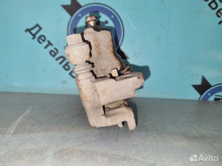 Суппорт тормозной задний правый Nissan Qashqai J10