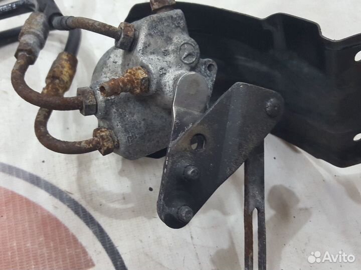 Кран гидра подвески на Mercedes-Benz W140