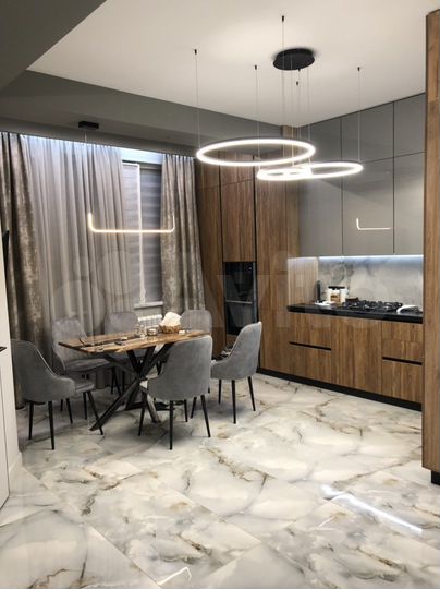 2-к. квартира, 65 м², 4/10 эт.