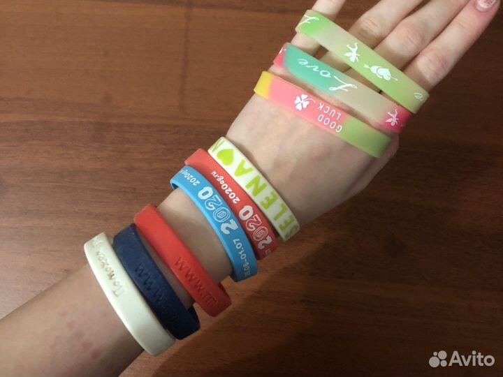 Набор резиновых браслетов на руку