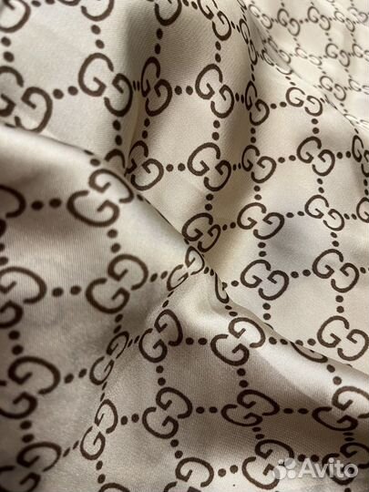 Шелковый палантин шарф Gucci бежевый