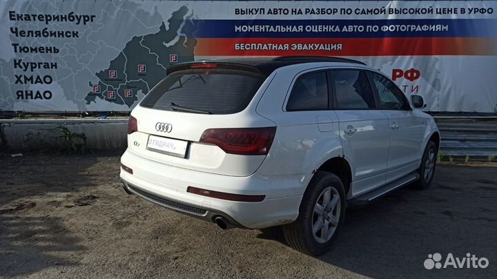 Кронштейн сиденья задний левый Audi Q7 4L0883626E