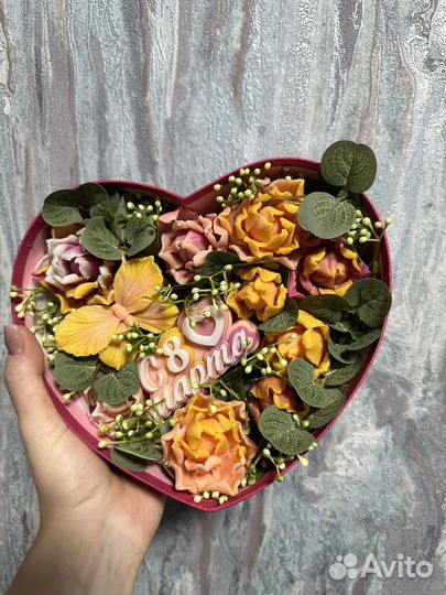 Коробочки с тюльпанами