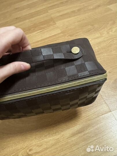 Косметичка коричневая новая