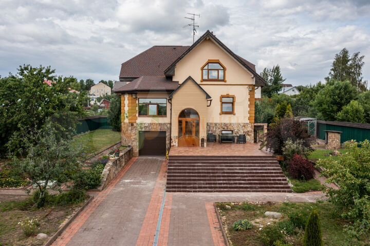 Дом 323 м² на участке 15 сот.