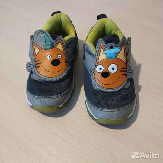 Кроссовки детские 23 размер