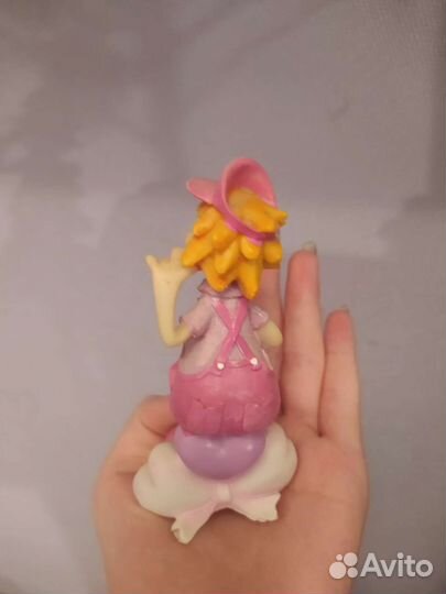 Статуэтка девочка с розой