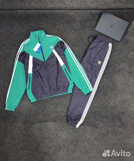 Спортивный костюм adidas