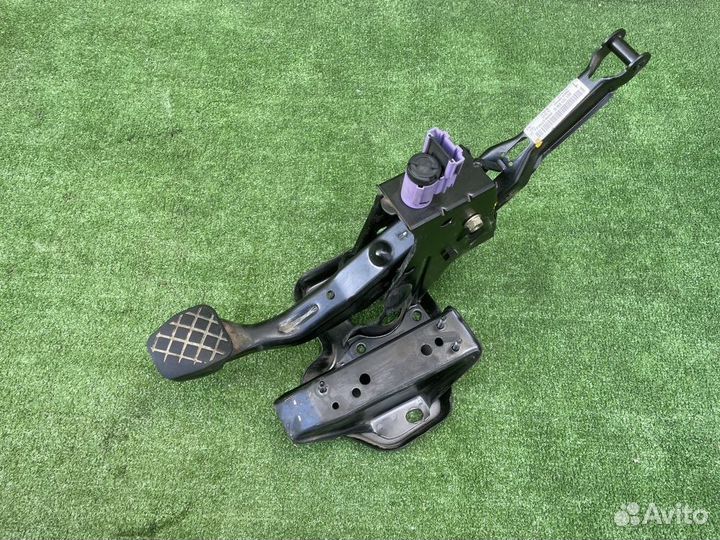 Педаль тормоза Skoda Fabia I (1999—2004)