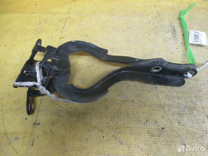 Петля капота Toyota Voxy ZRR70W