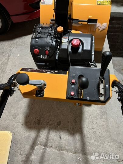 Снегоуборщик бензиновый 11 л с